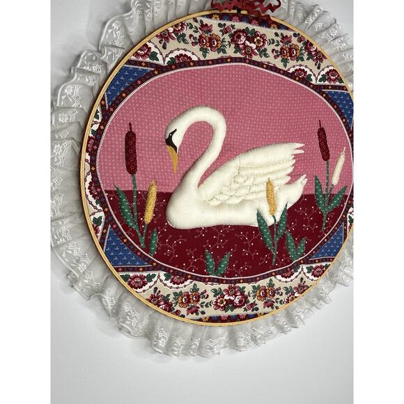Vintage 70s? Cottagecore Granny Lace Swan 3D Puffy Embroidery Wall Hanging 14" - Picture 5 of 9